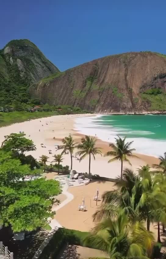 Пляж Пипа - одно из самых известных пляжей в Бразилии, расположенный рядом с городом Натал. Назва... смотреть онлайн