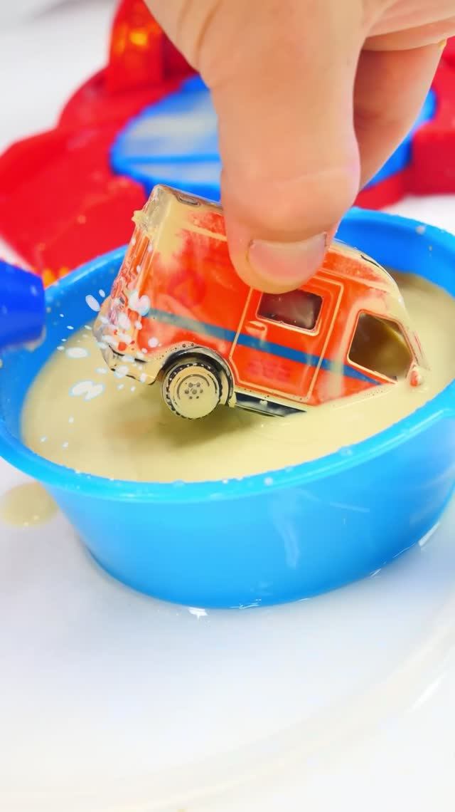 Автомойка Колорама: горячая вода — один цвет, холодная — совсем другой! #машинкидлядетей #длядетей смотреть онлайн