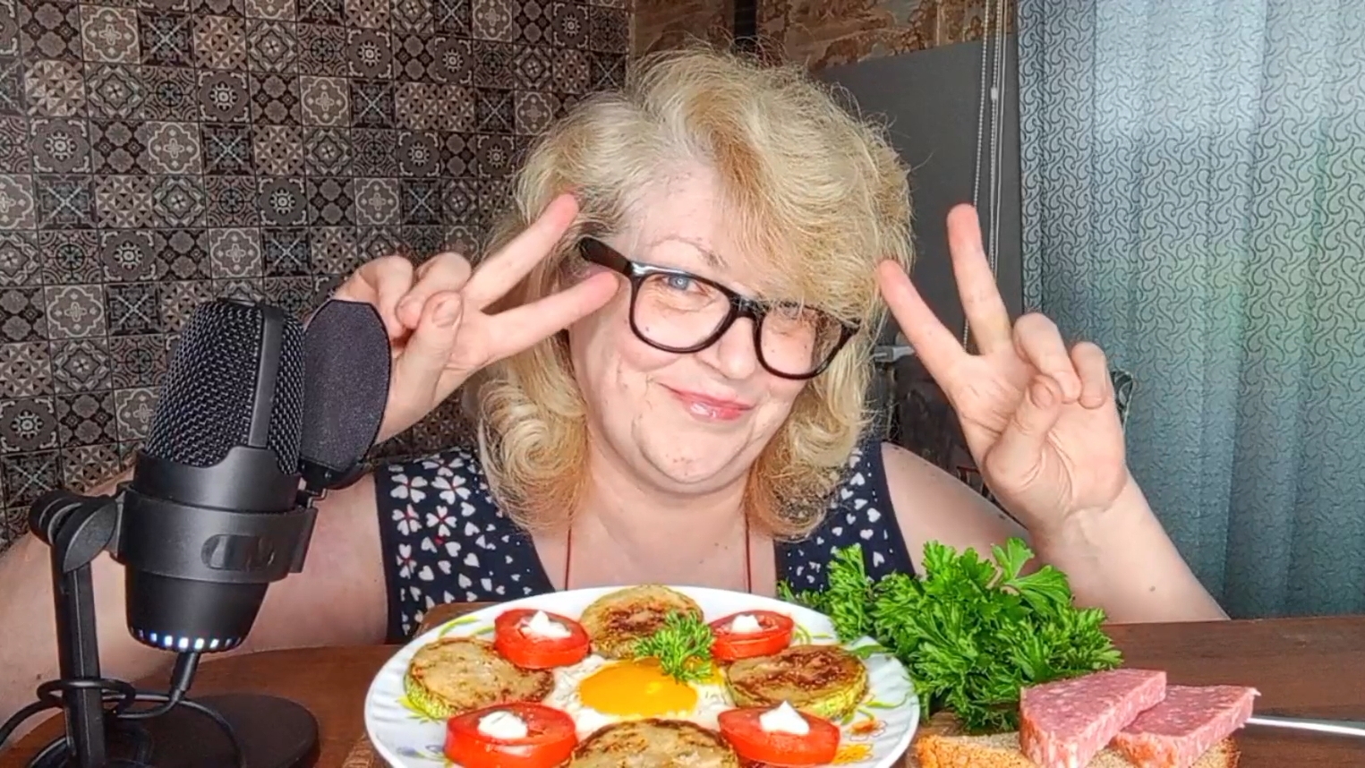 МИНИ ОБЖОРЧИК"КАБАЧКОВ НЕ ЖАЛКО" МУКБАНГ/ЕДА/ЕДАНАКАМЕРУ/ смотреть онлайн