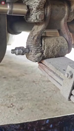 Обслуживание и смазка рессорной подвески.