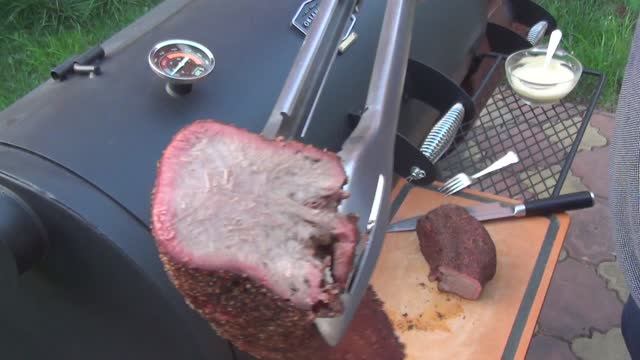 ВАРЕНО-КОПЧЕНЫЙ ГОВЯЖИЙ ЯЗЫК В СМОКЕРЕ OKLAHOMA JOE!) смотреть онлайн