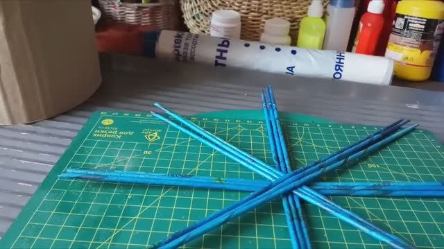 Круглое дно из газетных трубочек смотреть онлайн