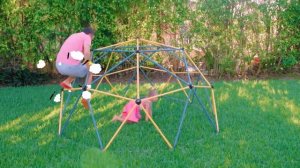 Весёлое веселье в бассейне с Майей и друзьями