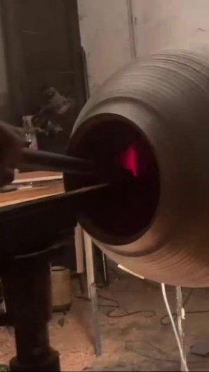 Мастер-столяр из Мюнхена создаёт классные вазы из дерева