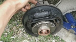 Замена заднего тормозного цилиндра на гранте на улице самостоятельно.