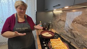 Торт  как пломбир проще некуда. Готовлю в новом горшочке. Конвертики с яйцом и луком.