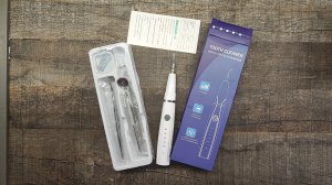 Чистим зубы собаке ультразвуком в домашних условиях.