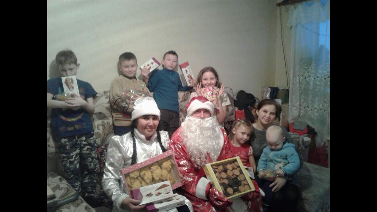 2021.01.08 Фонд "Спас Нерукотворный" посетил многодетную семью и поздравил детей с Рождеством. смотреть онлайн
