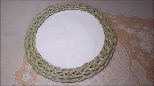 Оплетаю зеркало газетными трубочками