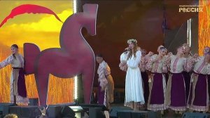 Исполнение Юлией Макеич песни «Родина внутри»