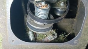 меняю ремень привода на газонокосилке FERRO CAYMAN 52CV