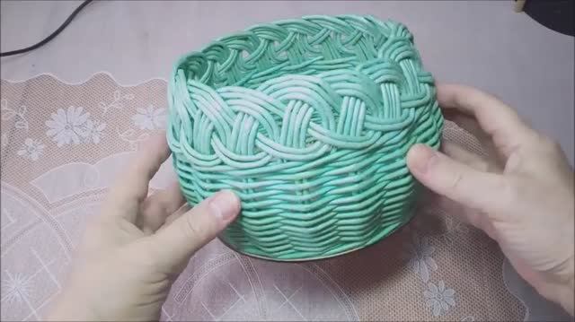 Корзинка с ажурной загибкой из бумажной лозы смотреть онлайн