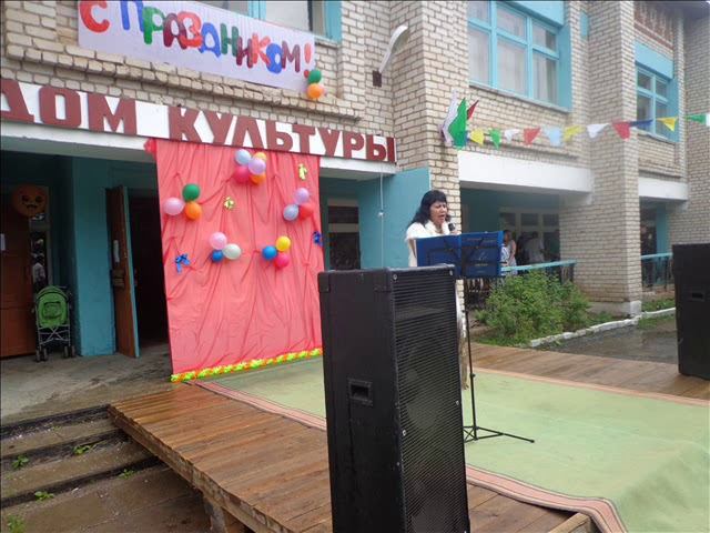 Концертное выступление на дел села. Выступает Елена Высоцкая 2015г. смотреть онлайн