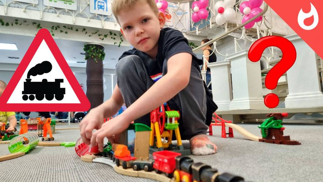 Деревянная железная дорога и грузовые поезда смотреть онлайн