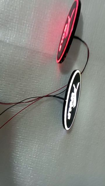 Светящийся логотип Wolf на Ford, с двойным контуром свечение, как обычно изоляции диодов от влаги