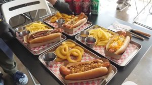 Американский чили-чиз-хотдог ／ Корейская уличная еда