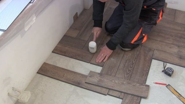 Укладка кварцвинилового паркета ёлочкой как сделать ? смотреть онлайн