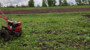 Нарезка борозд двухрядным окучником | Посадка картофе