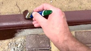 Чем покрасить тротуарный бордюр? Покраска поребрика с