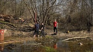 Дом 1911 года: поставили забор в пруд!