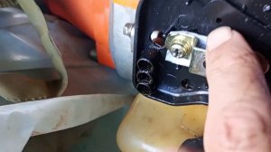 Бензокоса не заводится на холодную? Исправим