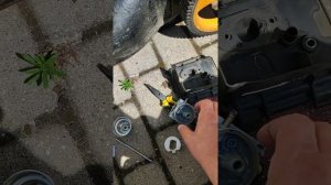 устранение утечки топлива из карбюратора газонокосил