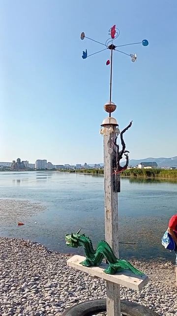 Деревянные скульптуры на пляже Алексино, город Новороссийск. смотреть онлайн