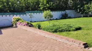 Монастырский сад - глаз не оторвать! Такой красоты еще