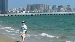 Китай, Хайнань 2025. Прогулка по городу Санья. Набережная, пляж.