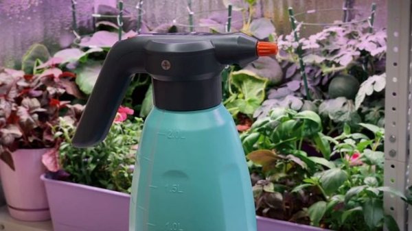 Двухлитровый аккумуляторный опрыскиватель Zema