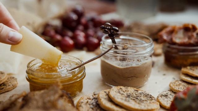 Какой мёд самый полезный #мёд #пчёлы #мед смотреть онлайн