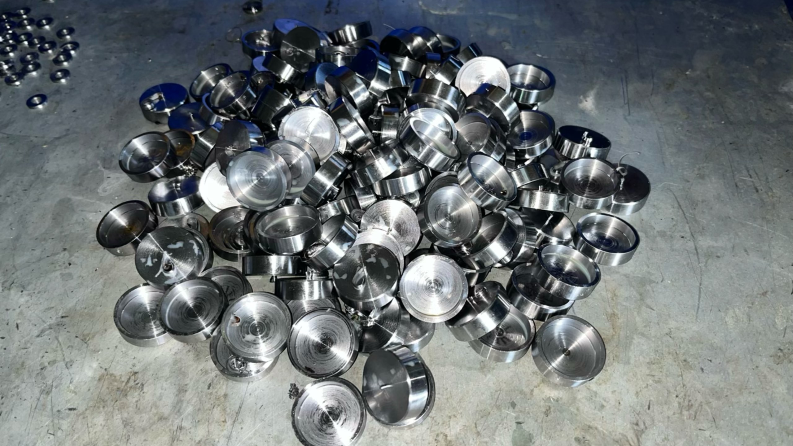 Использование переменных при обработке похожих деталей. смотреть онлайн