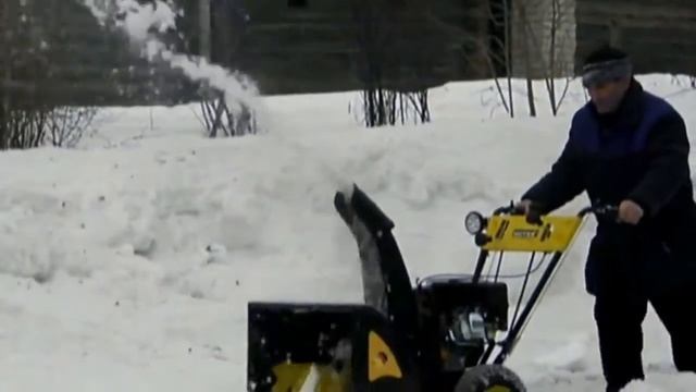 Снегоуборщик HUTER 4800 в работе. смотреть онлайн