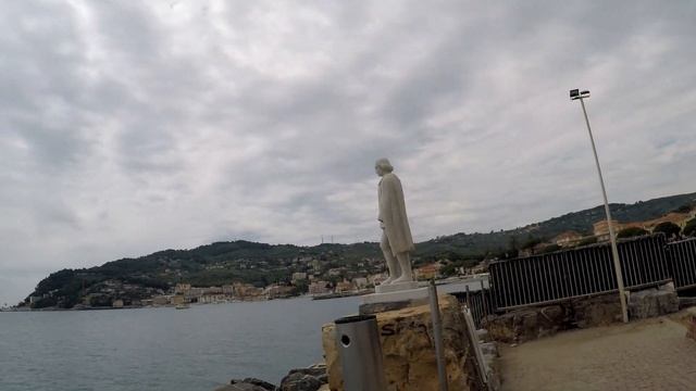 59 часть. Хожу по Диано Марина, песчаные пляжи. Памятник смотреть онлайн