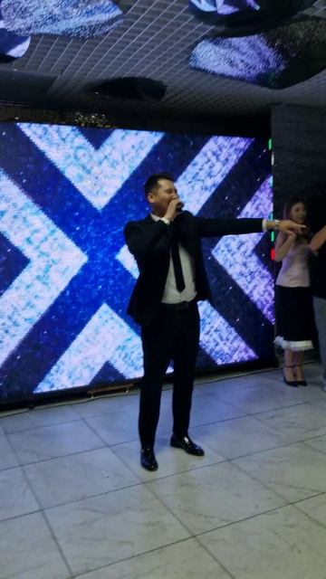 "И я пою что потерял тебя" Александр Луценко поет на свадьбе Вики и Айтала 16.08.2025 г. смотреть онлайн