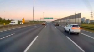 В Санкт-Петербурге водитель такси влетел в остановившийся каршеринг🤯⚠️