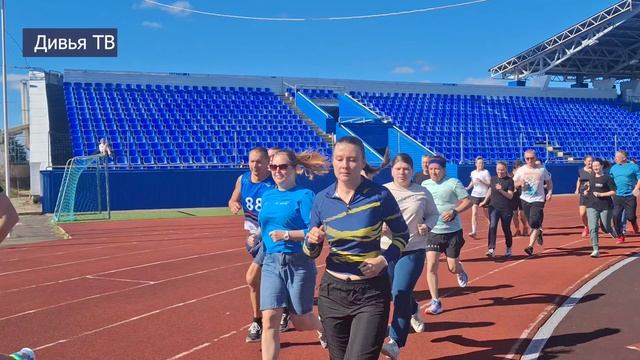 В Тихвине состоялся первый благотворительный легкоатлетический кросс «Бег ради жизни» смотреть онлайн