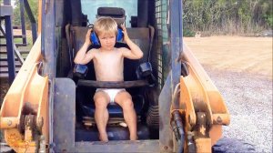 САМЫЕ ЮНЫЕ ПРОФЕССИОНАЛЫ ЗА РУЛЁМ ГРУЗОВИКОВ, ЭКСКАВАТОРОВ И ТРАКТОРОВ #Lucky_Tech