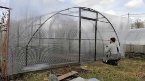 Монтаж поликарбоната на теплицу. Теплица получилась л