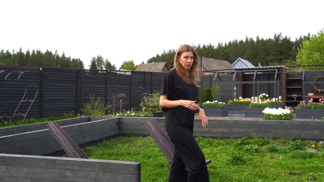 ЗОНА ОТДЫХА С ОЧАГОМ В САДУ СКРЫТАЯ ЗА ВЫСОКИМИ ГРЯДКА смотреть онлайн