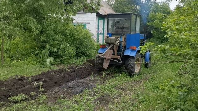 Вспашка целины Garden life spring #garden #садоводство #трактор #з? смотреть онлайн