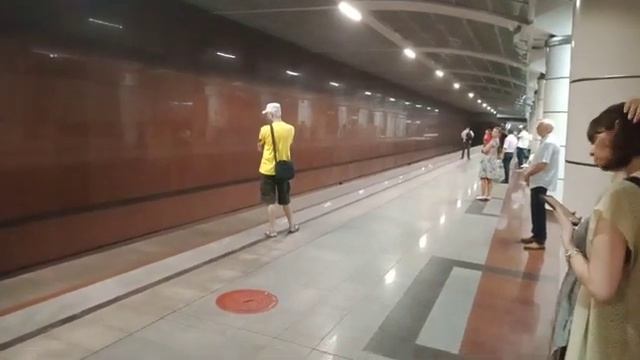 Казанское метро. 81-740 "Русич" и 81-553.3 "Казань" на станции "Северный вокзал" смотреть онлайн