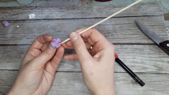 Делаем маленькие цветы/Сирень/из курса Азы свадебного смотреть онлайн