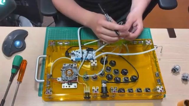 Антон нашёл тайник у тёщи в саду, а едва открыл, внутри смотреть онлайн