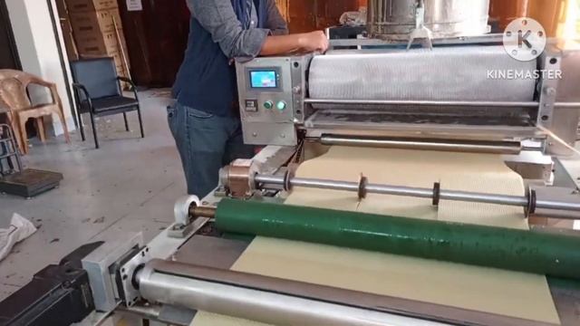 Производство вощины в Курске// Beeswax sheet making with otro machine.0171 смотреть онлайн