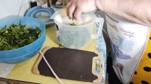 Соус из зеленого лука, чесночных стрелок и петрушки на