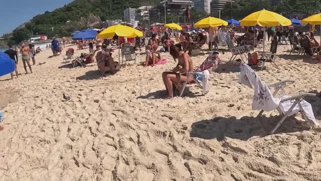 Прогулка по прекрасному пляжу Рио де Жанейро - сентябрь 2025 смотреть онлайн