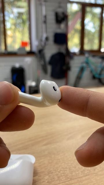Наушники AirPods 4