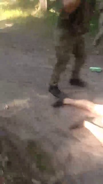 Тренировочный лагерь украинских боевиков. Жостко жостко, вот как с ними воевать, их же бить нльзя! смотреть онлайн