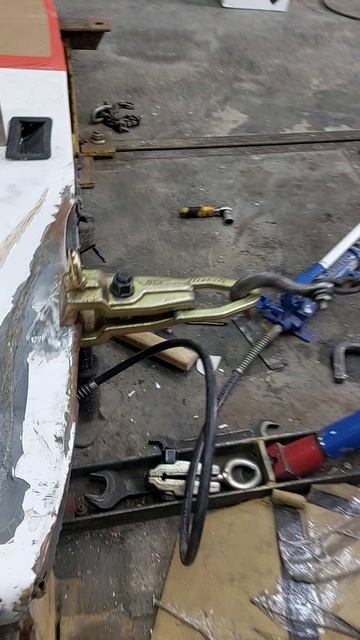 Ремонт двери от автобуса.